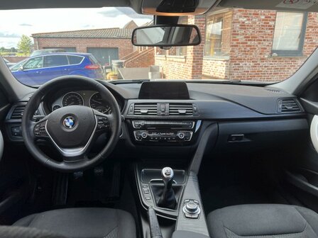 Bmw 318d touring &quot;GARANTIE&quot; Led/Navi/camera/euro6/pdc/2016