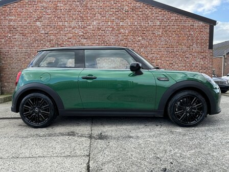 Mini cooper 1.5i &quot;CAMDEN&quot; Carplay/navi/AUTOMAAT/600km/2024